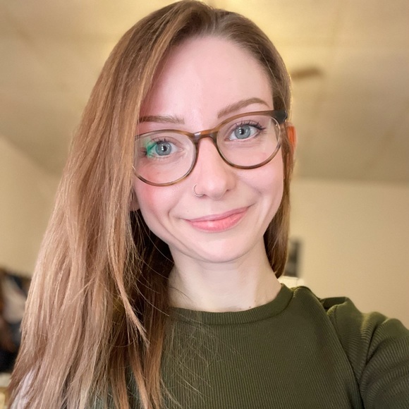 Meet your Posher! - Picture 1 of 3